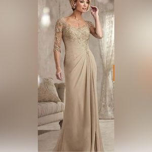 Beautiful mother of the bride dress.